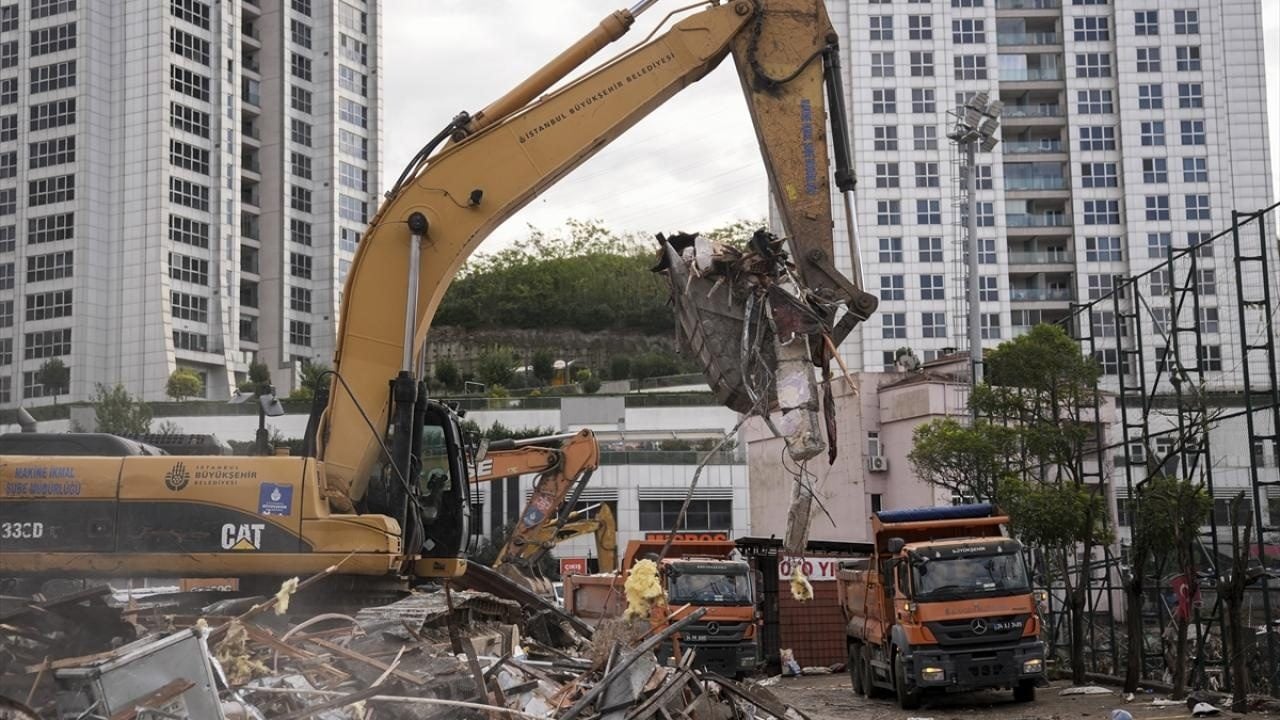 Foto - İstanbul'daki selden çok etkilenmişti! Ayazağa'da enkaz kaldırma çalışmaları sürüyor