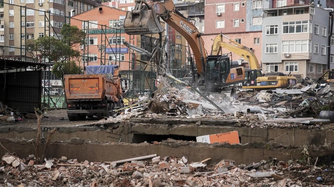 Foto - İstanbul'daki selden çok etkilenmişti! Ayazağa'da enkaz kaldırma çalışmaları sürüyor