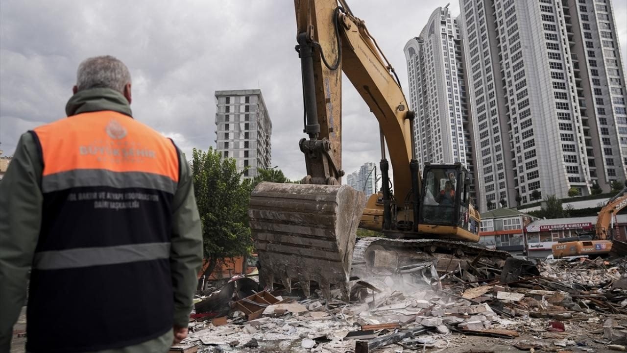 Foto - İstanbul'daki selden çok etkilenmişti! Ayazağa'da enkaz kaldırma çalışmaları sürüyor