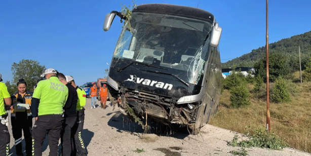 İstanbul'dan hareket etmişti! Yolcu otobüsü kaza yaptı