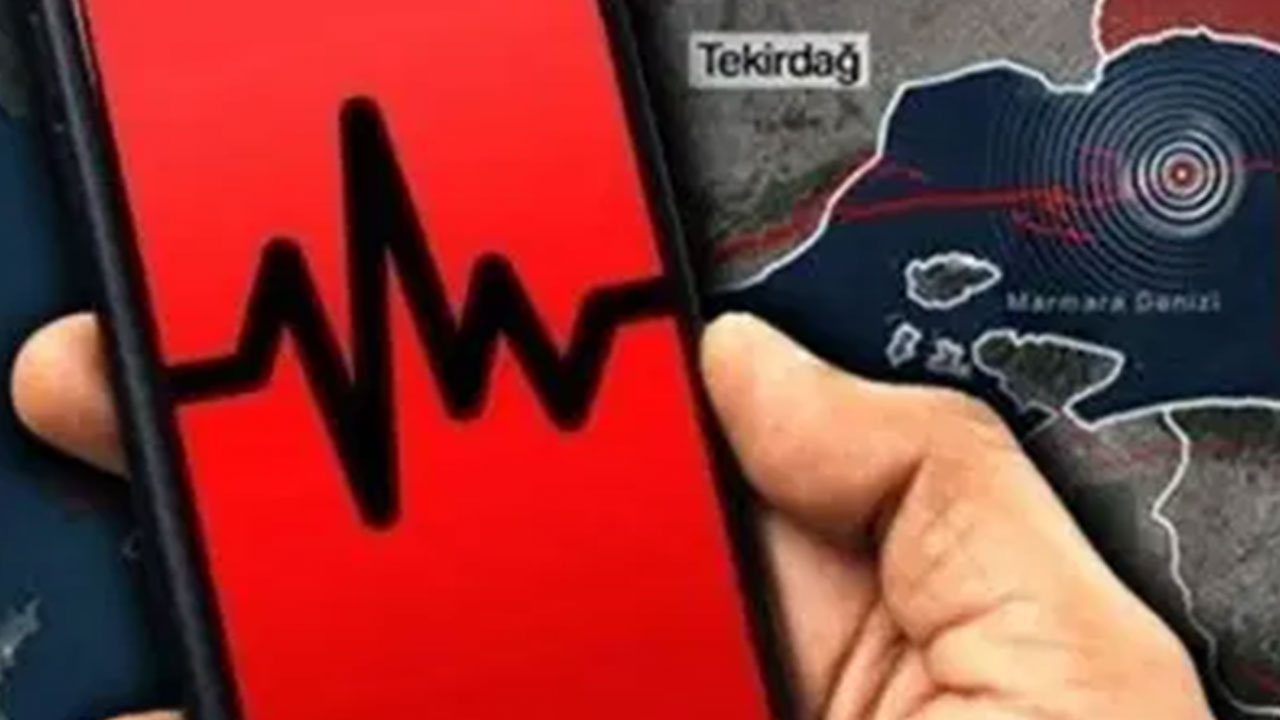 Foto - İstanbulluların uykusunu kaçıran deprem bildirimi! Vatandaş korkudan ne yapacağını şaşırdı