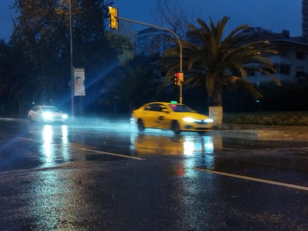 Foto - İstanbullu sağanak yağışa uyandı