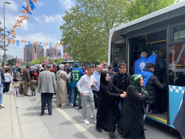 İstanbullular AK Parti mitingine akın ediyor