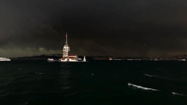 Foto - İstanbullular aman dikkat! Telefonlarınızı şarj edip, mumları ve fenerleri hazırlayın... Kötü haber verildi
