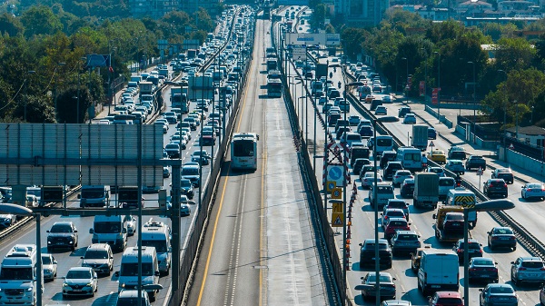 İstanbullular canından bezdi! E-5'te trafik kaosu