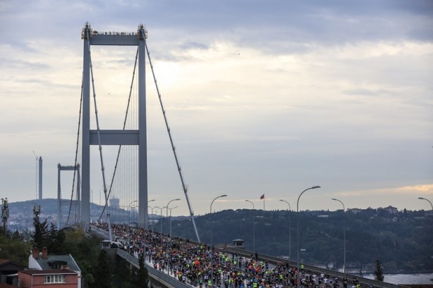 Foto - İstanbullular maratona ve kitap fuarına aktı