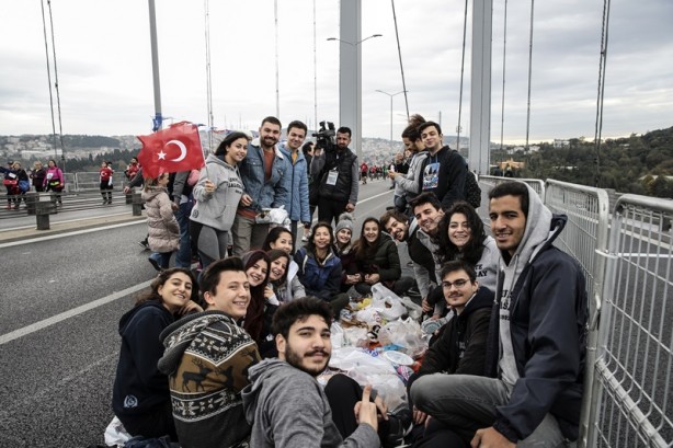 Foto - İstanbullular maratona ve kitap fuarına aktı