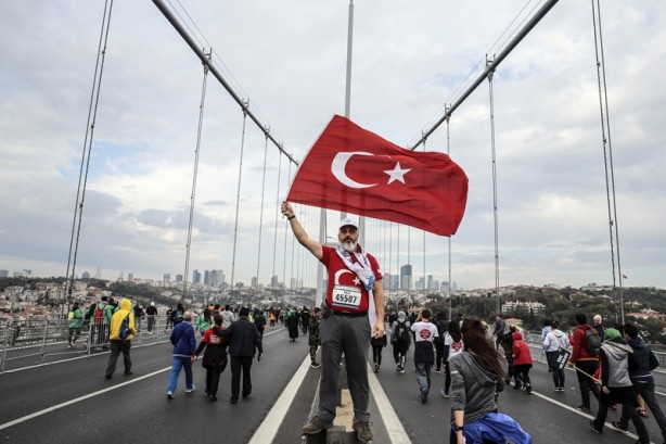Foto - İstanbullular maratona ve kitap fuarına aktı