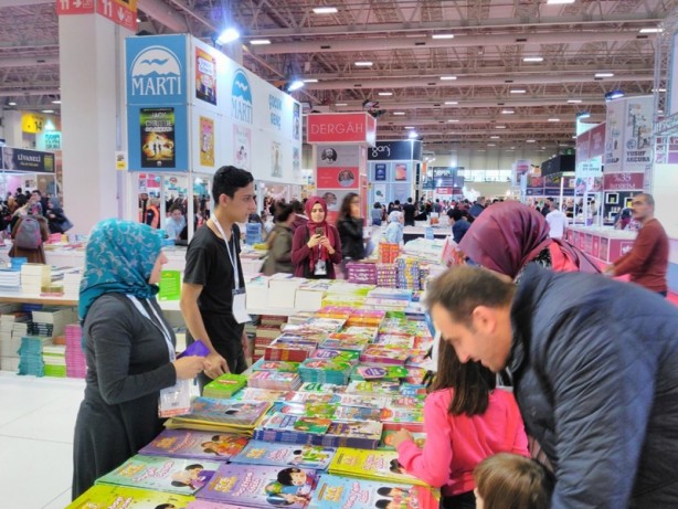 Foto - İstanbullular maratona ve kitap fuarına aktı