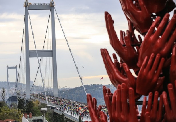 Foto - İstanbullular maratona ve kitap fuarına aktı