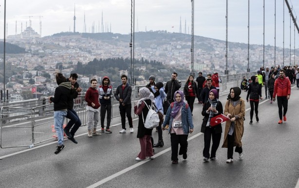 Foto - İstanbullular maratona ve kitap fuarına aktı