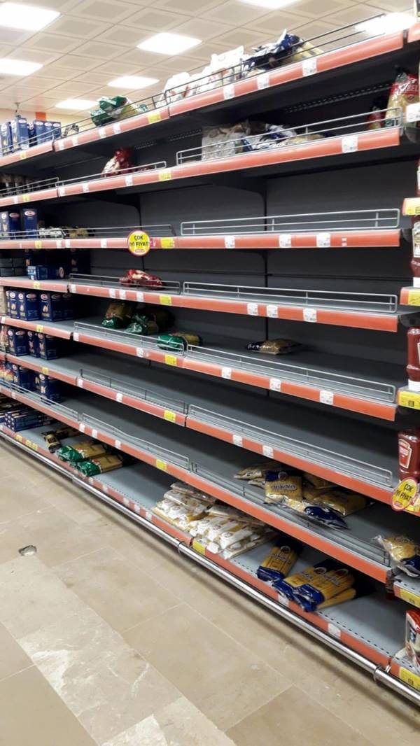 Foto - İstanbullular marketlere akın etti