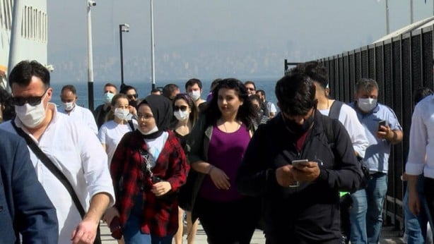 Foto - İstanbullular sokağa çıkma yasağı iptal edilince kendilerini dışarı attı