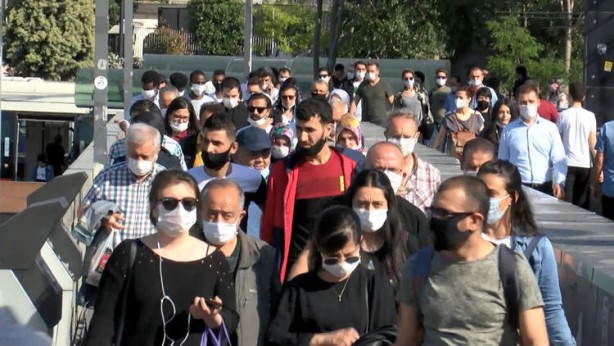 Foto - İstanbullular sokağa çıkma yasağı iptal edilince kendilerini dışarı attı