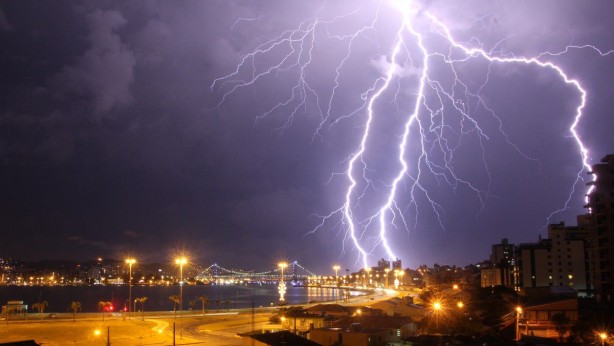 Foto - İstanbullular yarına dikkat! Kenti elektrik fırtınası vuracak!