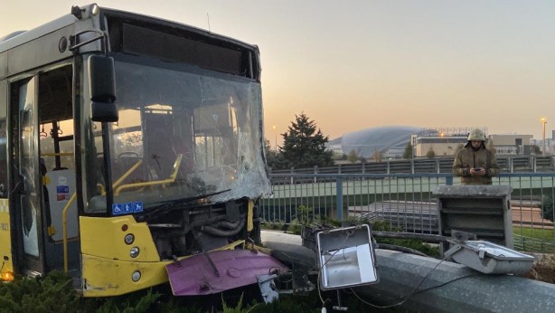 Foto - İstanbullular yeni güne yine İETT kazasıyla başladı