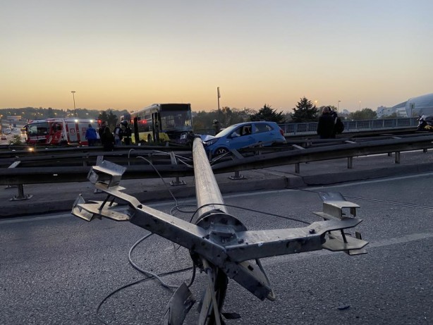 Foto - İstanbullular yeni güne yine İETT kazasıyla başladı