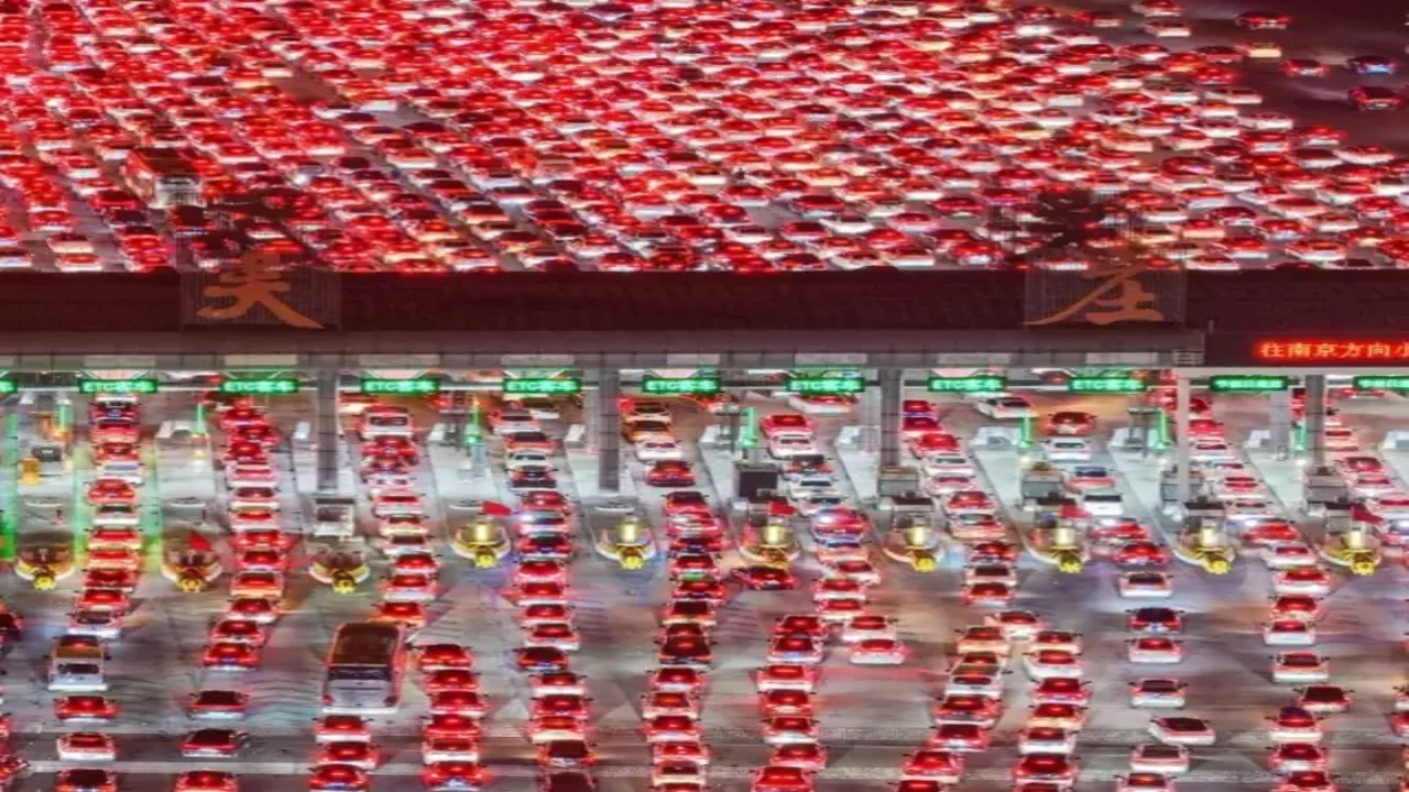 Foto - İstanbullulara "Halimize şükür" dedirten görüntü! O ülkedeki trafik, görenleri hayrete düşürüyor