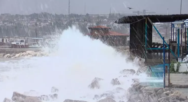 Foto - İstanbul'u kuvvetli sağanak ve fırtına vurdu! Valilik açıkladı Can kaybı var!