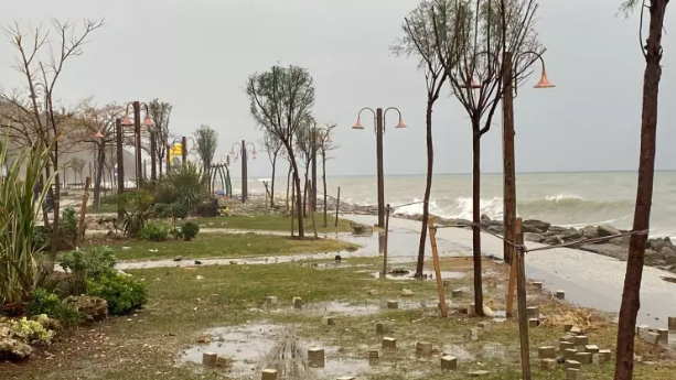 Foto - İstanbul'u kuvvetli sağanak ve fırtına vurdu! Valilik açıkladı Can kaybı var!