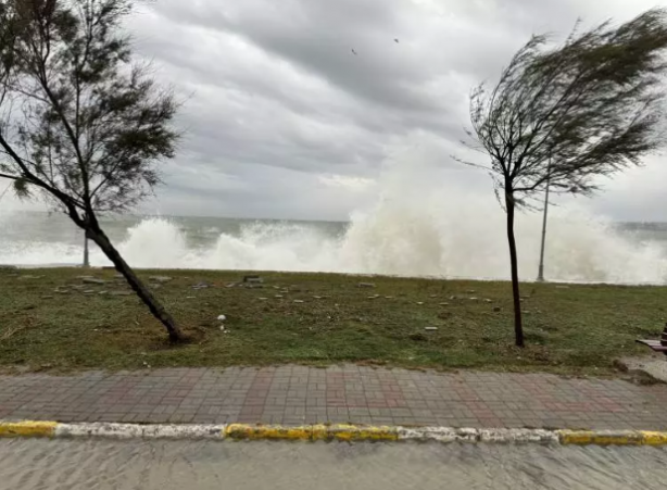 Foto - İstanbul'u kuvvetli sağanak ve fırtına vurdu! Valilik açıkladı Can kaybı var!