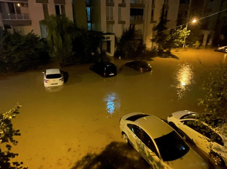 Foto - İstanbul'u sağanak vurdu, AKOM uyudu! Vatandaşı uyarmadılar