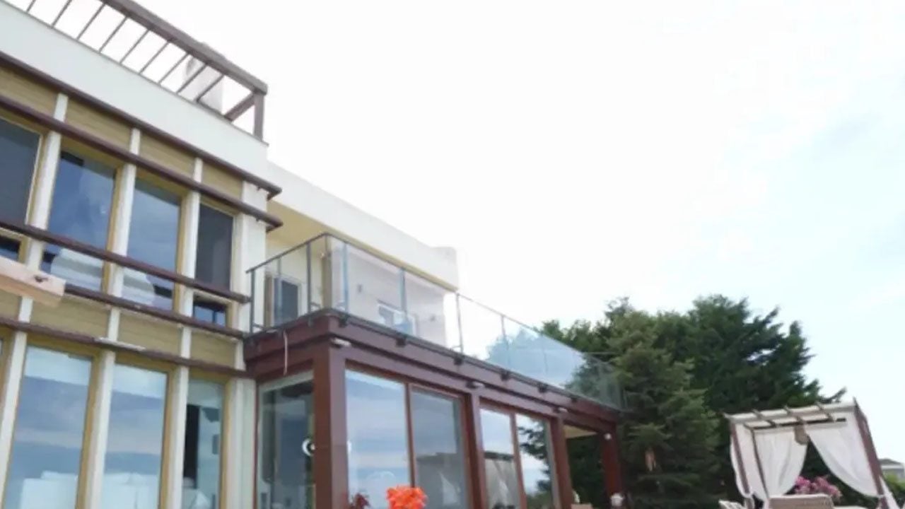 Foto - İstanbul'u sağanak vurdu... Aylin Coşkun'un lüks villasını su bastı! Ünlü isim: Merdivenlerden su fışkırıyor