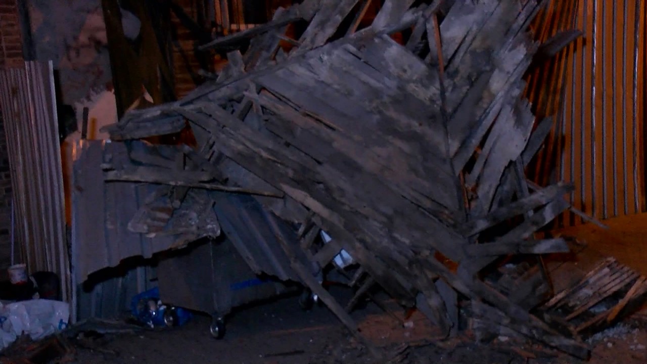 Foto - İstanbul'un Bakırköy ilçesinde 100 yıllık tarihi bina çöktü