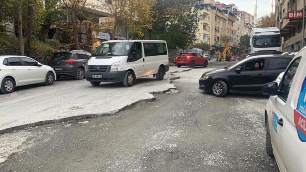 İstanbul'un göbeğinde çileden çıkaran görüntü! 'Yollar tarlaya döndü'