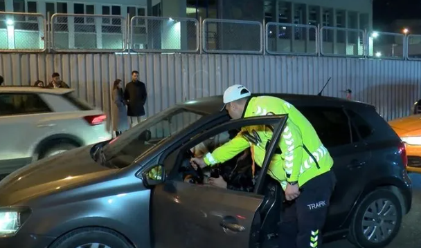 Foto - İstanbul'un göbeğinde kepazelik! Bunlar nasıl kadın?