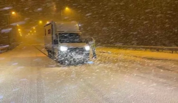 İstanbul'un karla imtihanı devam ediyor 
