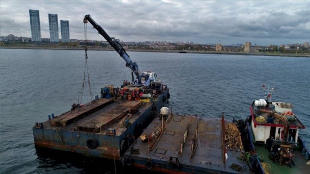 Foto - İstanbul'un marmara sahilindeki hayalet gemi artık parçalarına ayrılıyor