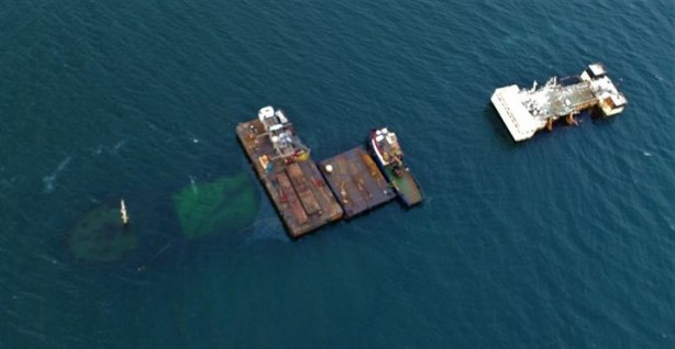 İstanbul'un marmara sahilindeki hayalet gemi artık parçalarına ayrılıyor