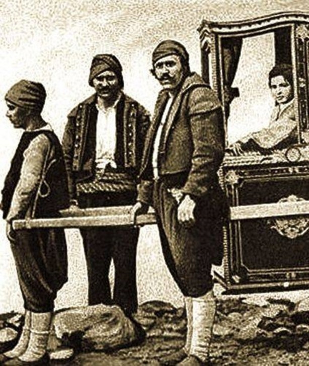 Foto - İstanbul'un nostaljik ulaşım araçları