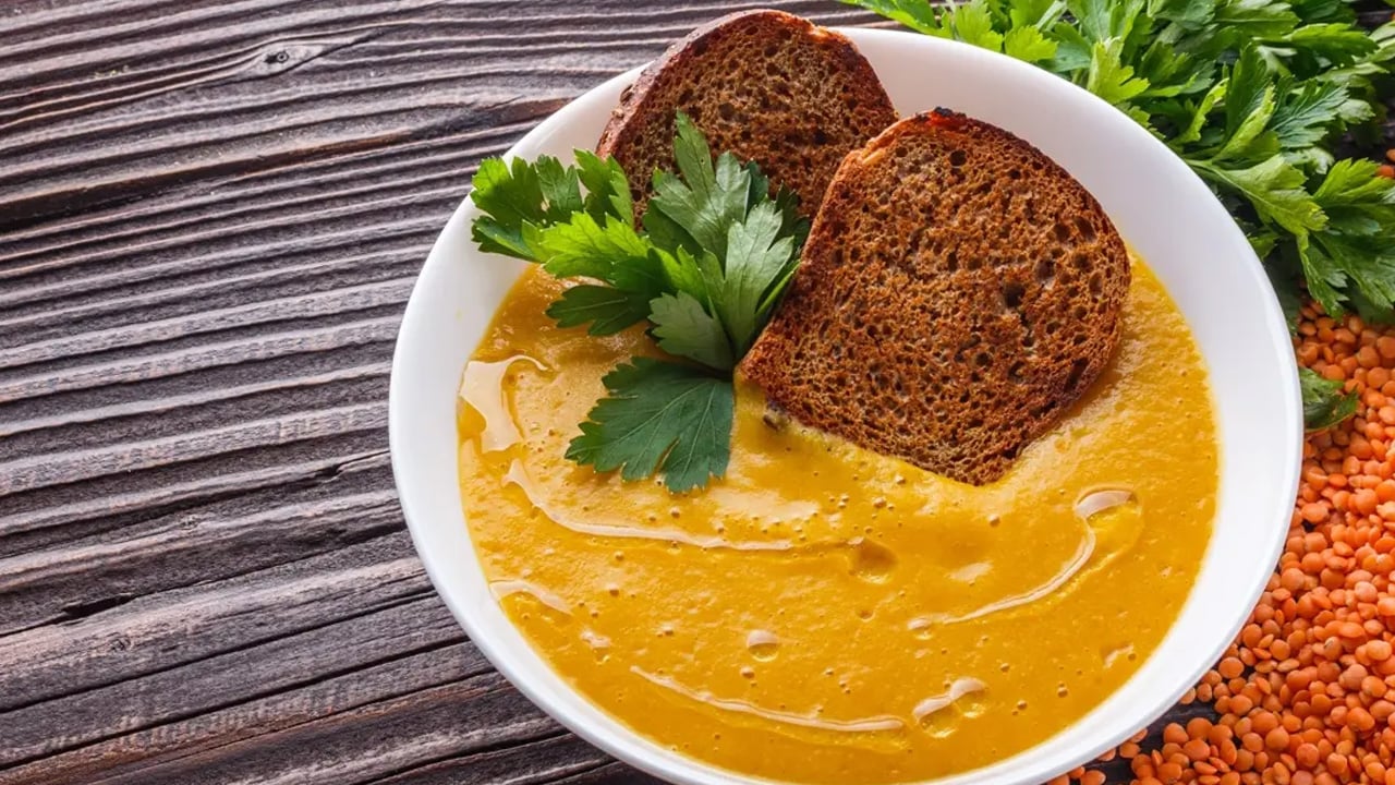 İşte 5 adımda lokanta usulü mercimek çorbası tarifi: Soğanla en iyi şekilde nasıl yapılır? 