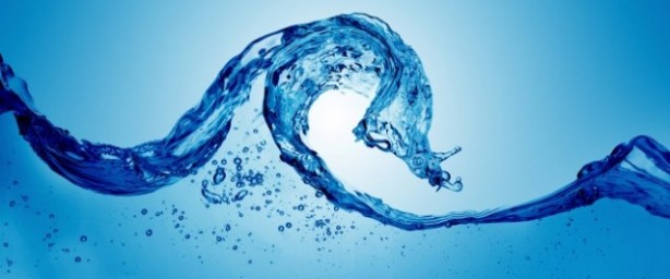 Foto - İşte ayakta su içmenin zararları