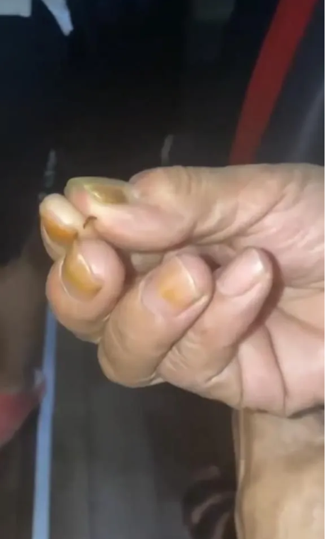 Foto - İşte ayakta yolculuğun ilginç sebebi! Şehirlerarası otobüste şaşkına çeviren görüntü