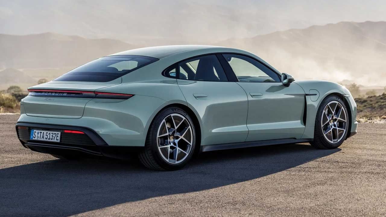 Foto - İşte bayiden çıkar çıkmaz fiyatları çakılan otomobiller! Kontağı çevirir çevirmez yarısı uçup gidiyor