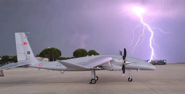 Foto - İşte bu beklenmiyordu! Bayraktar TB2 SİHA oyunun içine geldi