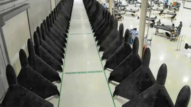 İşte bu hiç beklenmiyordu! Yüzlerce İHA'nın bulunduğu fabrika vuruldu, İHA'ları ele geçirdiler