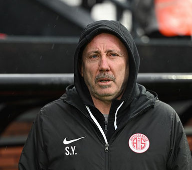 İşte bu kafayla büyük hoca olamıyorsun Sergen Yalçın! Futbolseverler küplere bindi! Olay paylaşım… Duyanlar kulaklarına inanamadı…