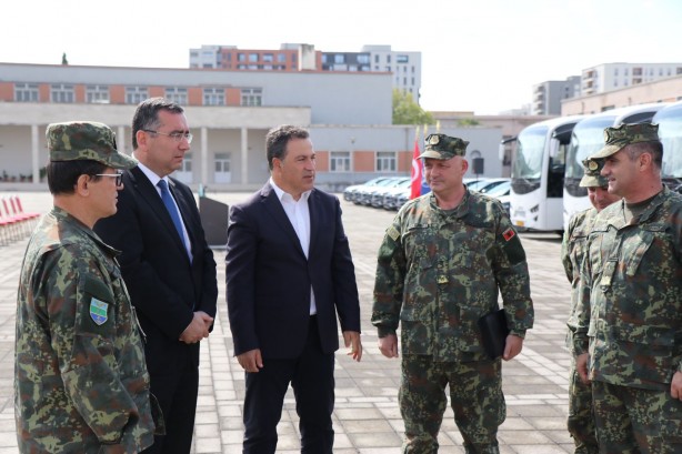 Foto - İşte büyük ve güçlü Türkiye! Arnavutluk ordusuna bağış