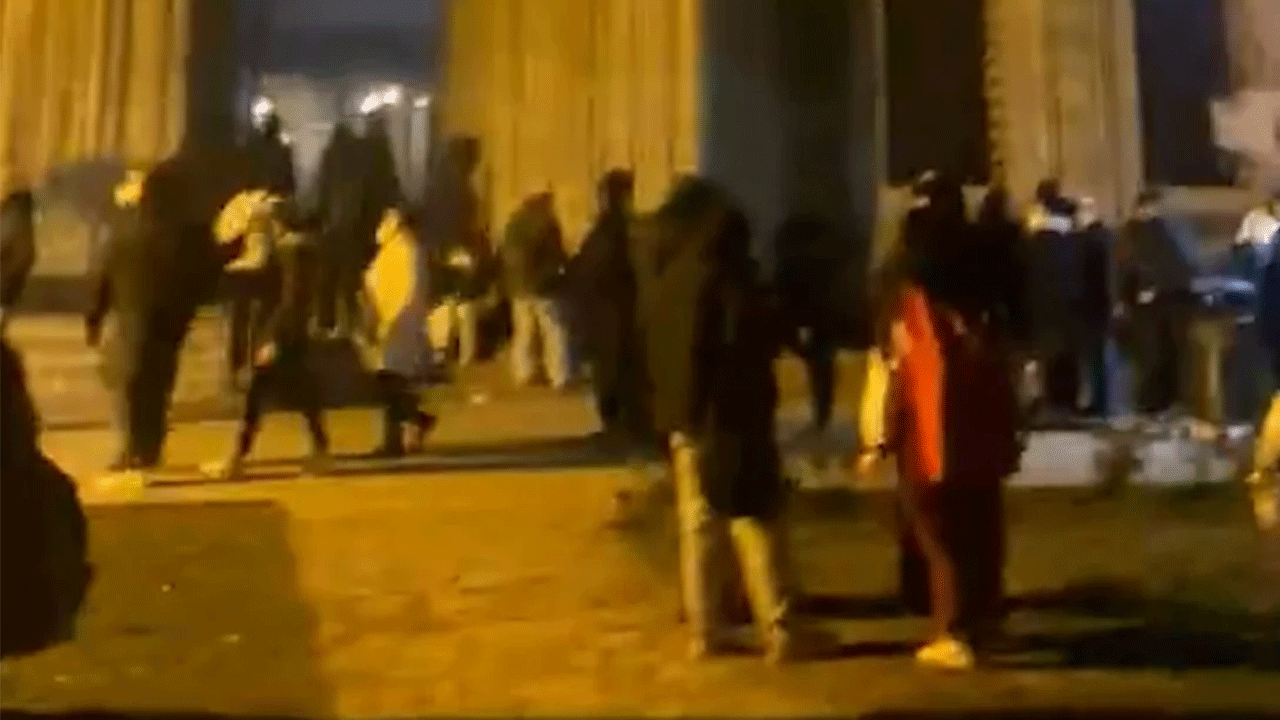 Foto - İşte CHP gençliği: Bakın cami duvarında ne yaptılar!