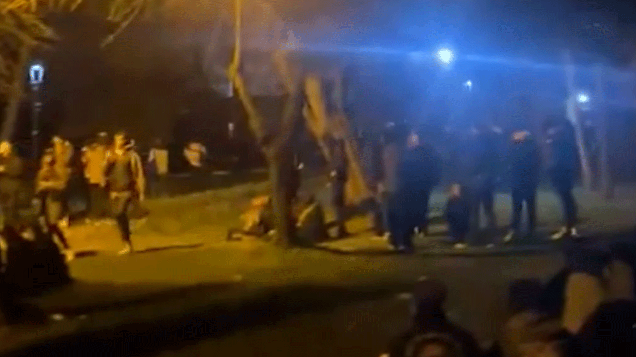 Foto - İşte CHP gençliği: Bakın cami duvarında ne yaptılar!