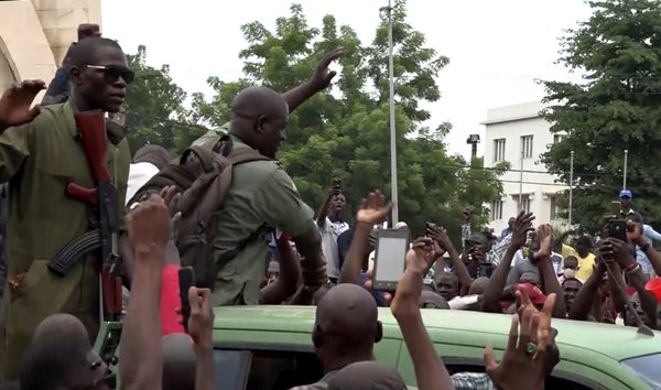 Foto - Darbe girişiminden ilk görüntüler! Mali'de son durum