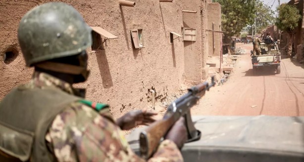 Foto - Darbe girişiminden ilk görüntüler! Mali'de son durum