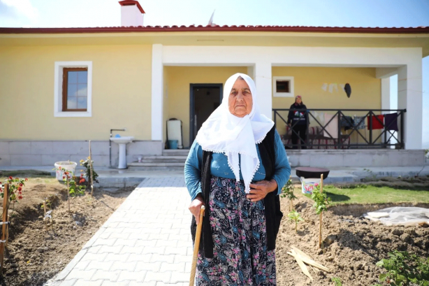 Foto - İşte devletin gücü! Naime nine: "Cumhurbaşkanım beni yıkılan evimden aldı, saraya yerleştirdi"