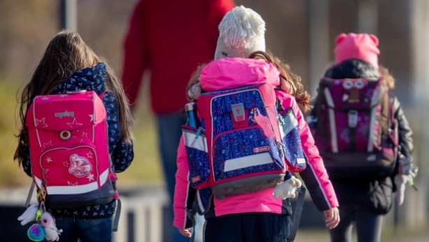 Foto - İşte doğru formül! Ağır çantalarda büyük tehlike