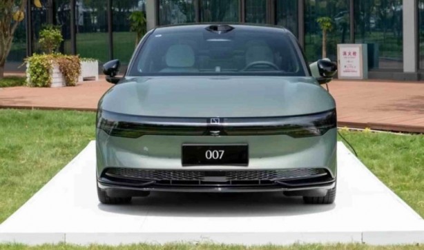 İşte dünyanın en hızlı şarj olan otomobili: Sadece 10 dakika sürüyor!