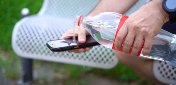 Foto - İşte dünyanın ilk antibakteriyel telefonu!